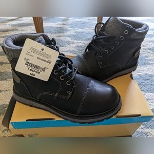 NWT Black boots boys size 1M